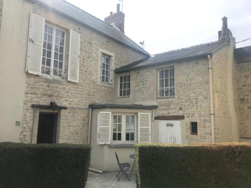 Maison centre Bayeux 5 chambres 10 personnes : Guest accommodation near Magny-en-Bessin