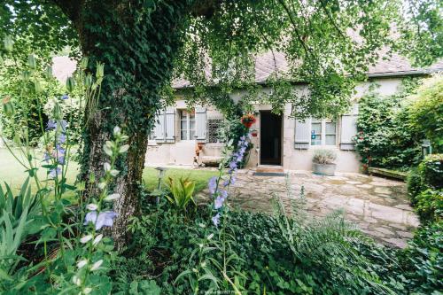 Chateau Vue Boussac Chambres d'Hôtes : Bed and Breakfast near Jarnages