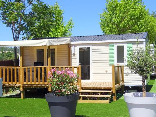 Camping La Pinede : Guest accommodation near Corbières
