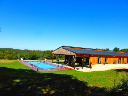 Le Bois de la Fontaine : Guest accommodation near Saint-Aubin-de-Nabirat