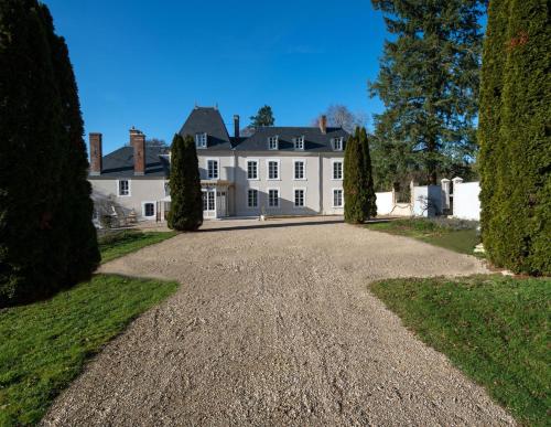 Chateau de Moison, Domaine Eco Nature : Bed and Breakfast near Les Aix-d'Angillon