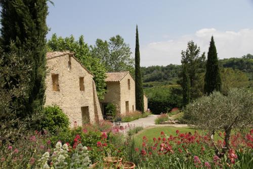 Chambres d'Hôtes Aux Tournesols : Guest accommodation near La Roque-Alric