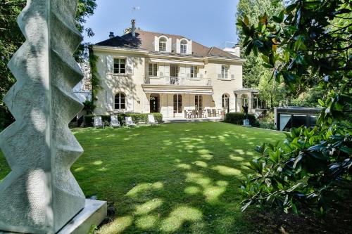 La Residence Paris : Guest accommodation near Suresnes