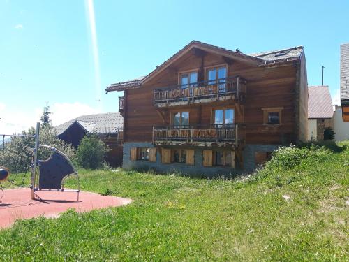 Chalet La Breche : Guest accommodation near Villard-Reculas