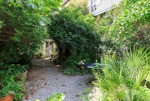 2 Studios Contigus De Charme : Guest accommodation near Villeneuve-lès-Avignon