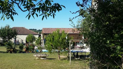 Domaine de la rose des vents (gîte) : Guest accommodation near Roquepine