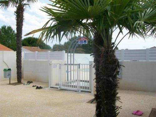 Apartment Pavillon t2 mezzanine, dans résidence de vacances avec piscine : Apartment near La Faute-sur-Mer