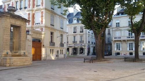 The Absolute Center of Reims : Apartment near Selles