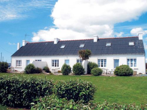 Ferienhaus Plozevet 101S : Guest accommodation near Landudec