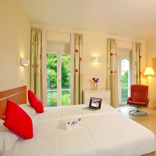 Hotels & Résidences - Les Thermes : Guest accommodation near Fontenois-la-Ville