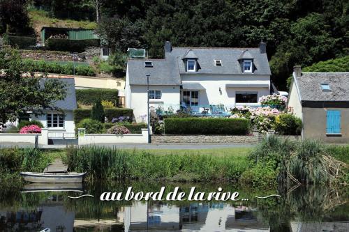 Au Bord de La Rive Gite : Guest accommodation near La Roche-Derrien