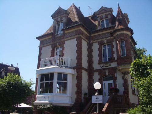 La Maison d'Emilie : Hotel near Gonneville-sur-Mer