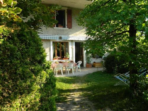 maison de marie : Bed and Breakfast near Lathuile