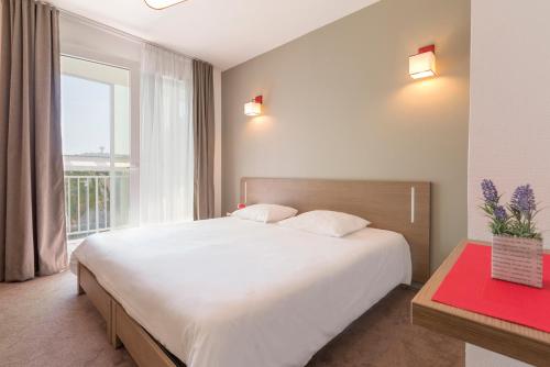Appart'City Cherbourg Centre Port : Guest accommodation near Herqueville