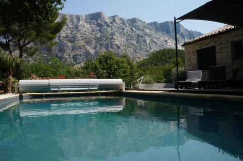 Villa Sainte Victoire Aix en Provence : Guest accommodation near Saint-Antonin-sur-Bayon