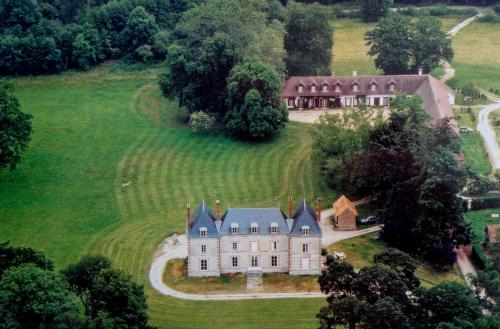 La Breteche-Le chateau : Guest accommodation near Saint-Viâtre