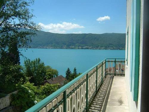 Les Terrasses du Lac - Guest House : Bed and Breakfast near Villaz