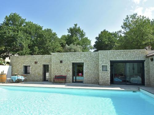 Villa Contempo de Luxe : Guest accommodation near Beaumont-du-Ventoux