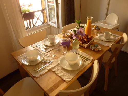 Chambres d'hôtes Maison Corcovado : Bed and Breakfast near Montceaux-l'Étoile