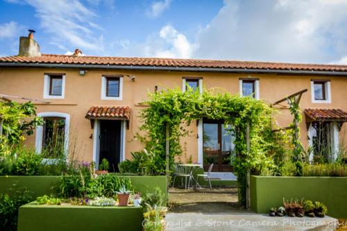 TLC Gites and B&B : Bed and Breakfast near La Coudre