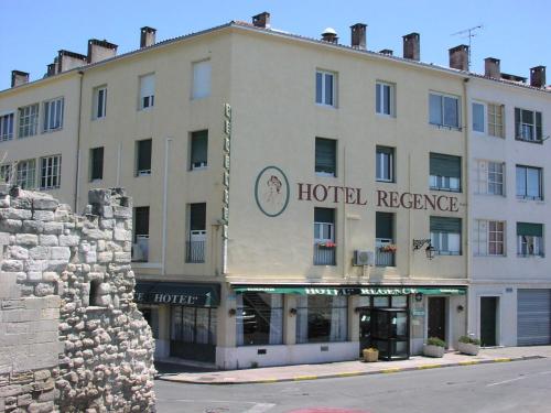 Le Régence : Hotel near Fourques