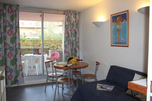 Residence Les Jardins Du Cap : Guest accommodation near Roquebrune-Cap-Martin