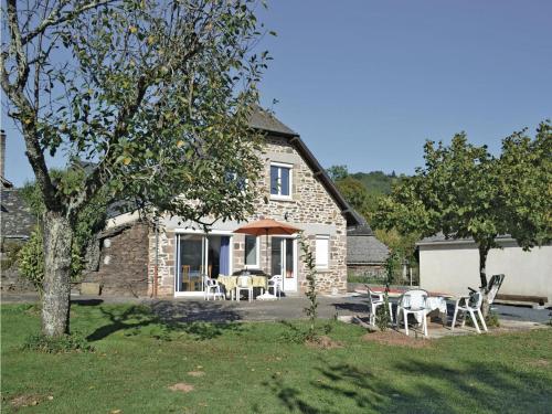 Holiday home Voutezac with Outdoor Swimming Pool 438 : Guest accommodation near Orgnac-sur-Vézère