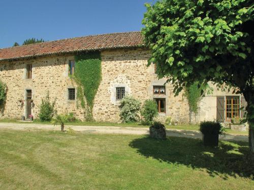 Holiday Home Lakeside Cottage : Guest accommodation near Le Châtenet-en-Dognon