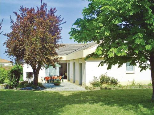 Holiday home Rue De La Croix Blanche : Guest accommodation near L'Île-d'Olonne