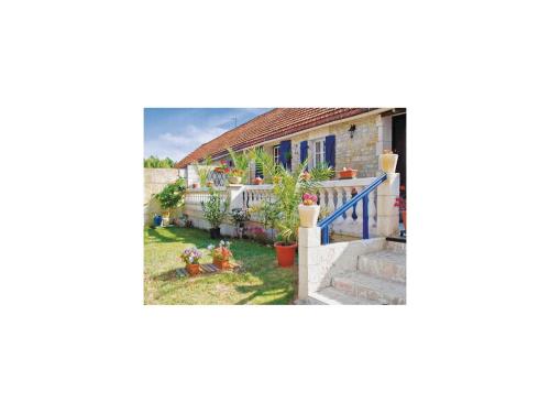 Holiday Home Les Magnils Reigniers Rue De L'Eglise : Guest accommodation near Mareuil-sur-Lay-Dissais