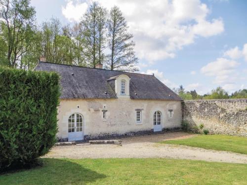 Five-Bedroom Holiday Home in Breil : Guest accommodation near Parçay-les-Pins