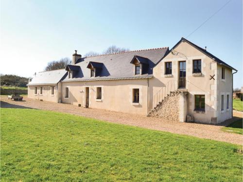 Four-Bedroom Holiday Home in Broc : Guest accommodation near Dissé-sous-le-Lude