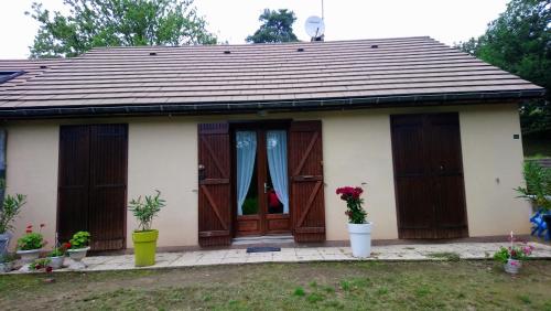 Maison Bord Du Lac : Guest accommodation near Montaignac-Saint-Hippolyte