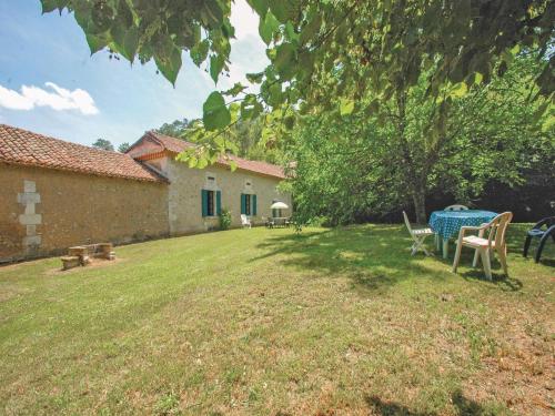 Holiday home Grignols with a Fireplace 324 : Guest accommodation near Saint-Maime-de-Péreyrol