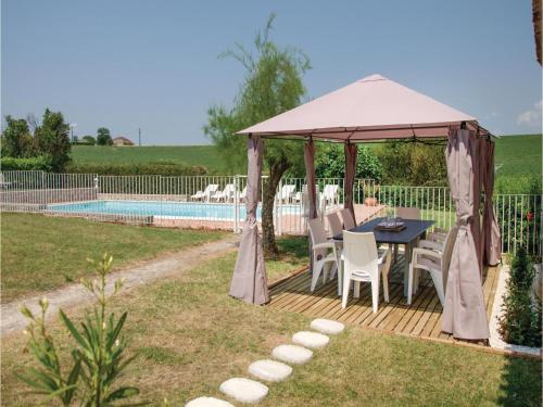 Four-Bedroom Holiday Home in Beauville : Guest accommodation near Saint-Martin-de-Beauville