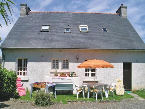 Holiday home Rue Des Ecoles : Guest accommodation near Loguivy-Plougras