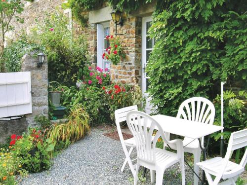 Holiday home Barach : Guest accommodation near Le Faouët