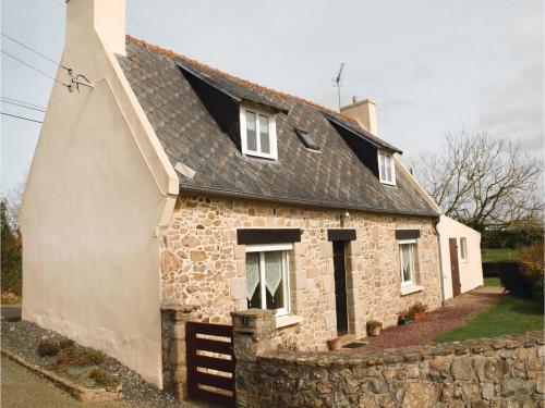 Two-Bedroom Holiday home 0 in Plougrescant : Guest accommodation near Penvénan