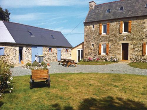 Holiday home Treguier with a Fireplace 350 : Guest accommodation near Quemperven