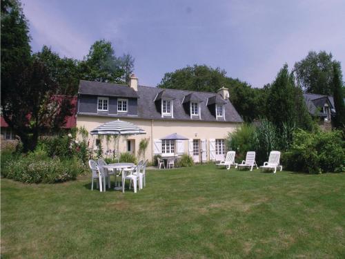 Holiday home Ty Tant Jeanne P-701 : Guest accommodation near Saint-Thurien