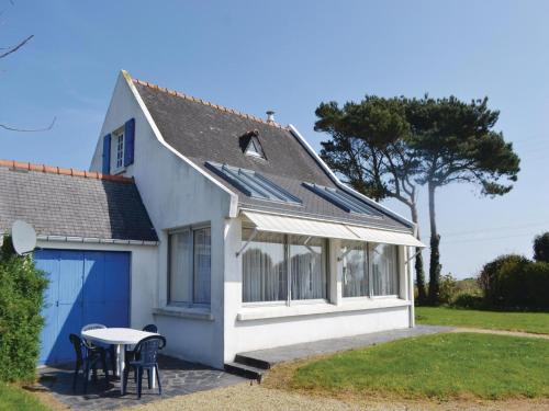 Holiday Home Locquirec Rue De Lezingard : Guest accommodation near Locquirec
