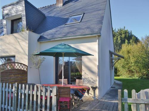Two-Bedroom Holiday home Plomeur 01 : Guest accommodation near Plomeur