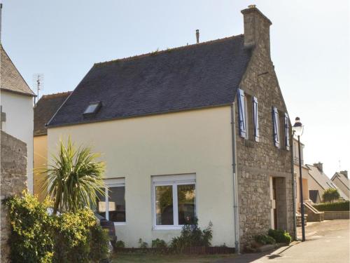 Four-Bedroom Holiday Home in Santec : Guest accommodation near Roscoff