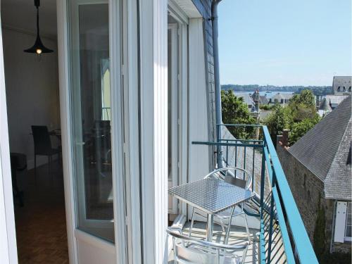 Two-Bedroom Apartment in Dinard : Apartment near La Richardais