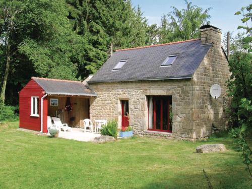 Holiday home St Tugdual 12 with Outdoor Swimmingpool : Guest accommodation near Le Croisty