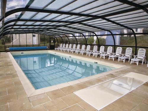 Holiday home St. Nic 70 with Outdoor Swimmingpool : Guest accommodation near Le Faou
