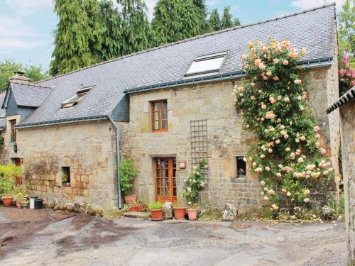 One-Bedroom Holiday Home in Melrand : Guest accommodation near La Chapelle-Neuve