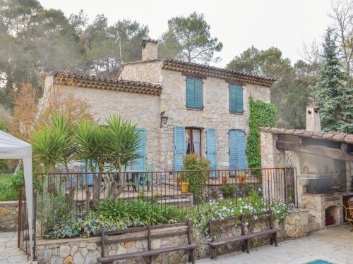 Three-Bedroom Holiday home with a Fireplace in La Roquette sur Siagne : Guest accommodation near Pégomas