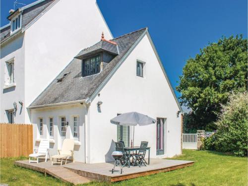 Three-Bedroom Holiday Home in Benodet : Guest accommodation near Combrit