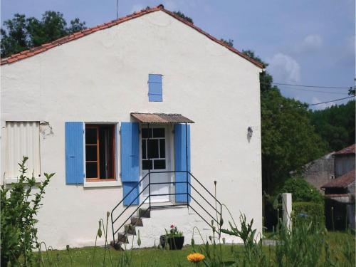 Holiday home Dampierre sur Boutonne QR-1523 : Guest accommodation near Villefollet